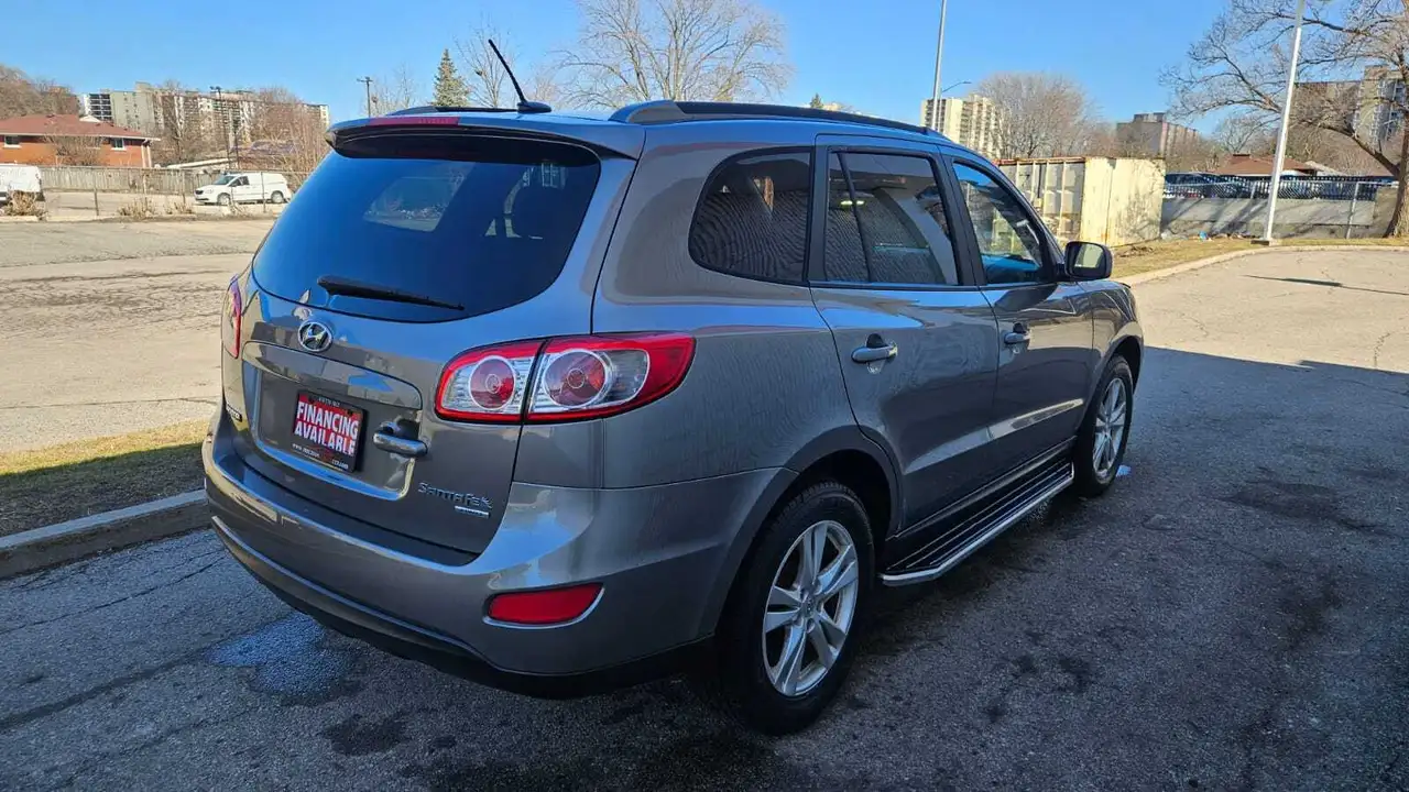 Hyundai SANTA FE photo Hyundai SANTA FE