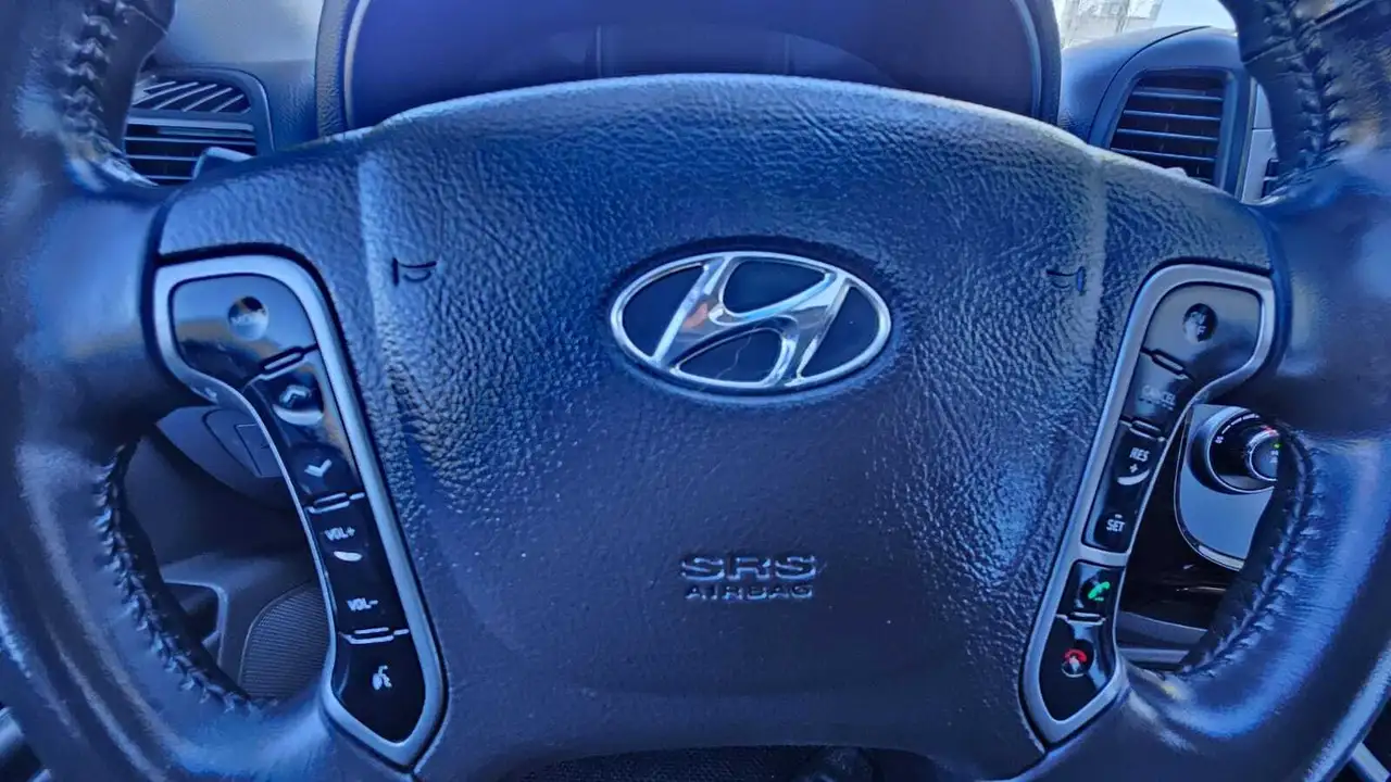 Hyundai SANTA FE photo Hyundai SANTA FE