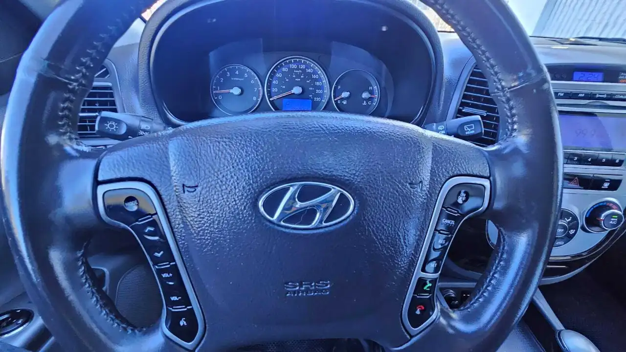 Hyundai SANTA FE photo Hyundai SANTA FE