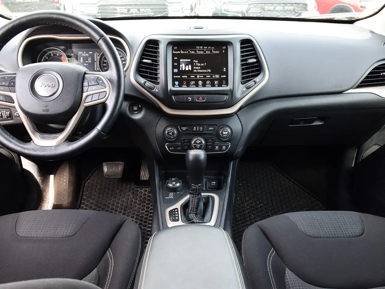 Jeep Cherokee photo Jeep Cherokee