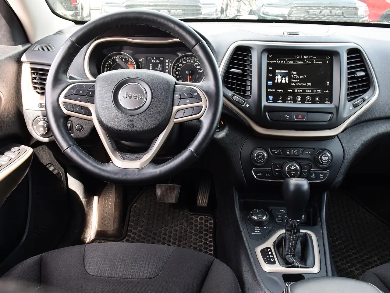 Jeep Cherokee photo Jeep Cherokee