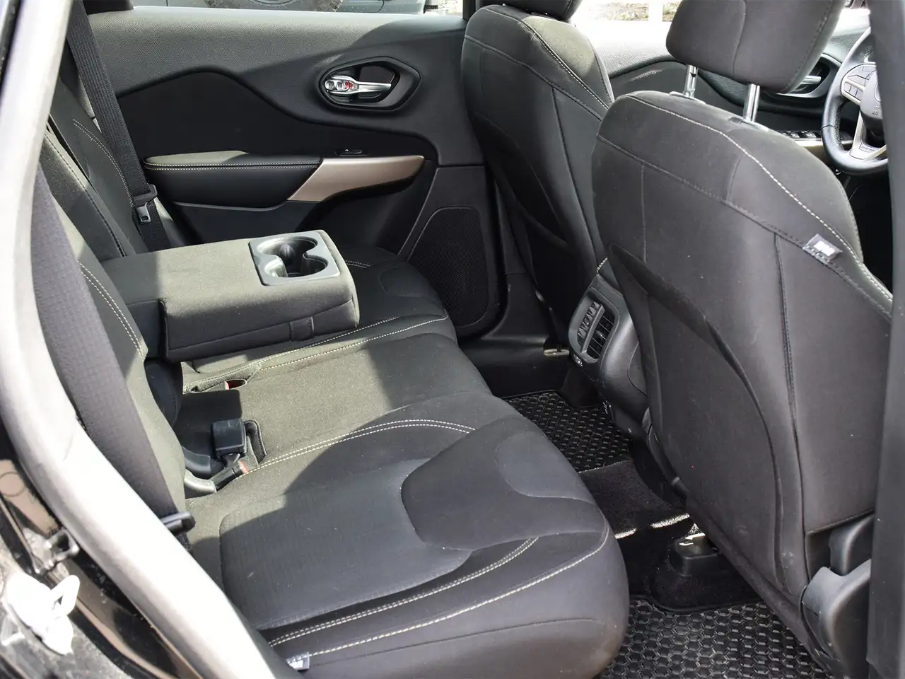 Jeep Cherokee photo Jeep Cherokee