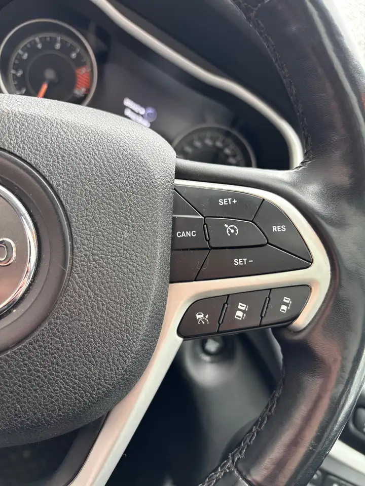 Jeep Cherokee photo Jeep Cherokee
