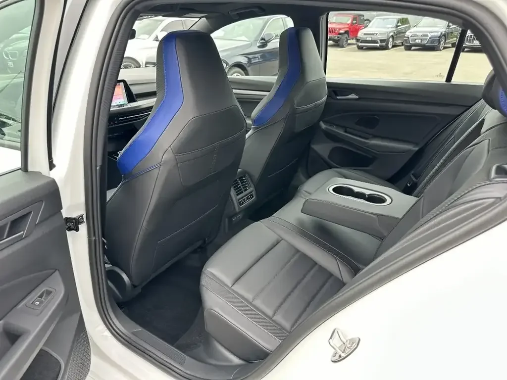 Volkswagen Golf R снимка Volkswagen Golf R