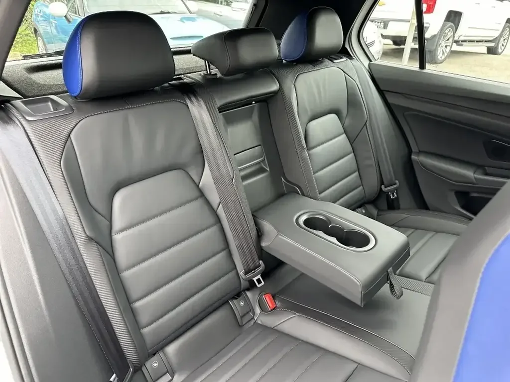 Volkswagen Golf R снимка Volkswagen Golf R