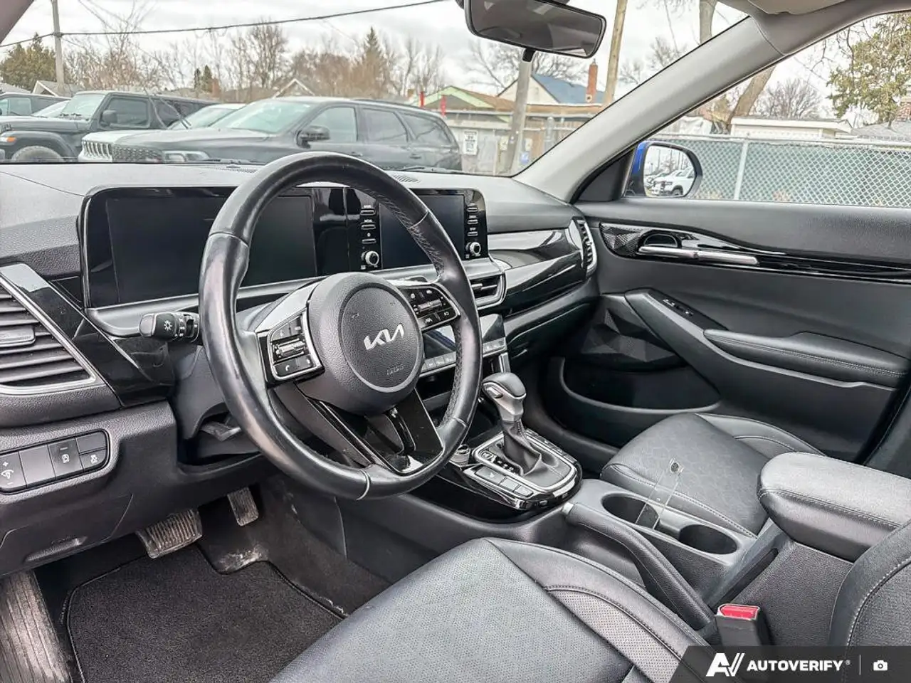 Kia Seltos снимка Kia Seltos