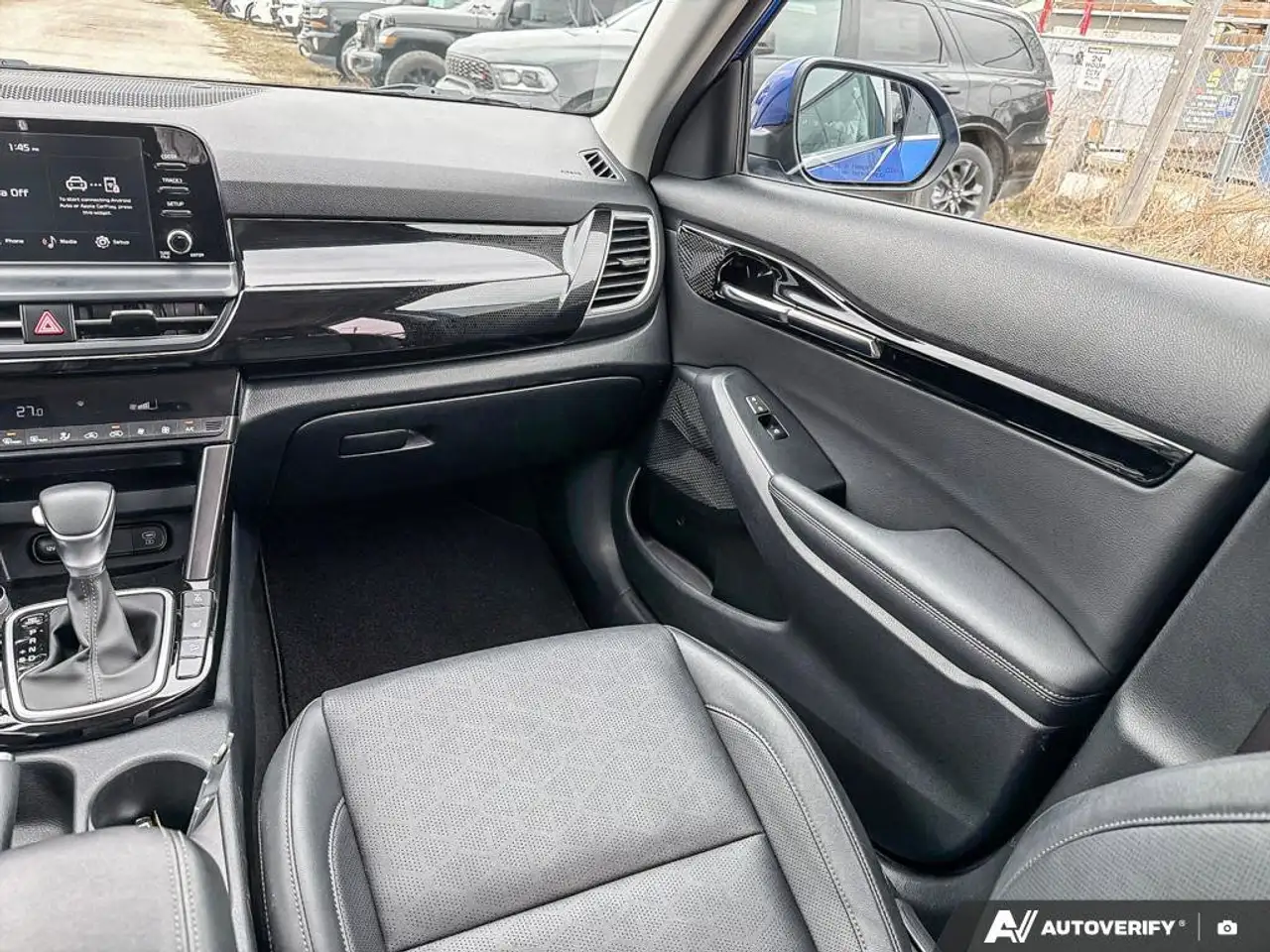 Kia Seltos снимка Kia Seltos