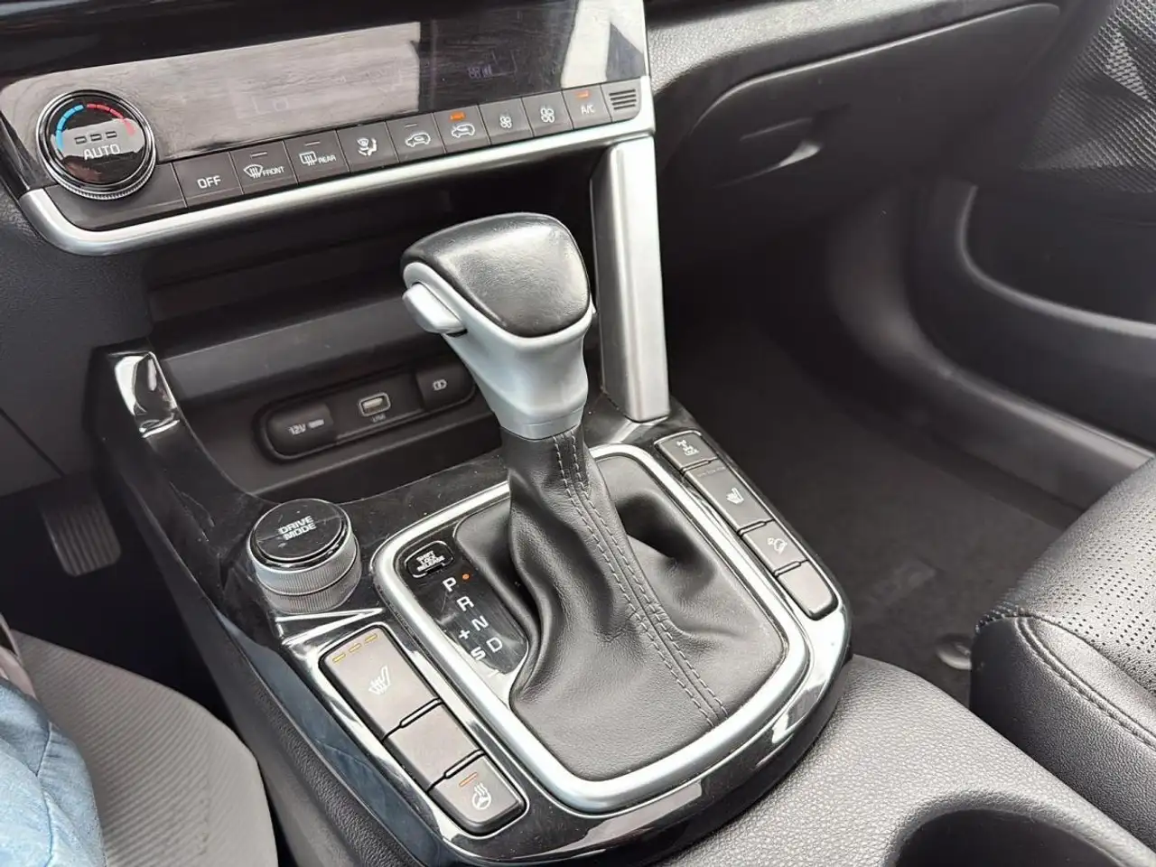 Kia Seltos снимка Kia Seltos