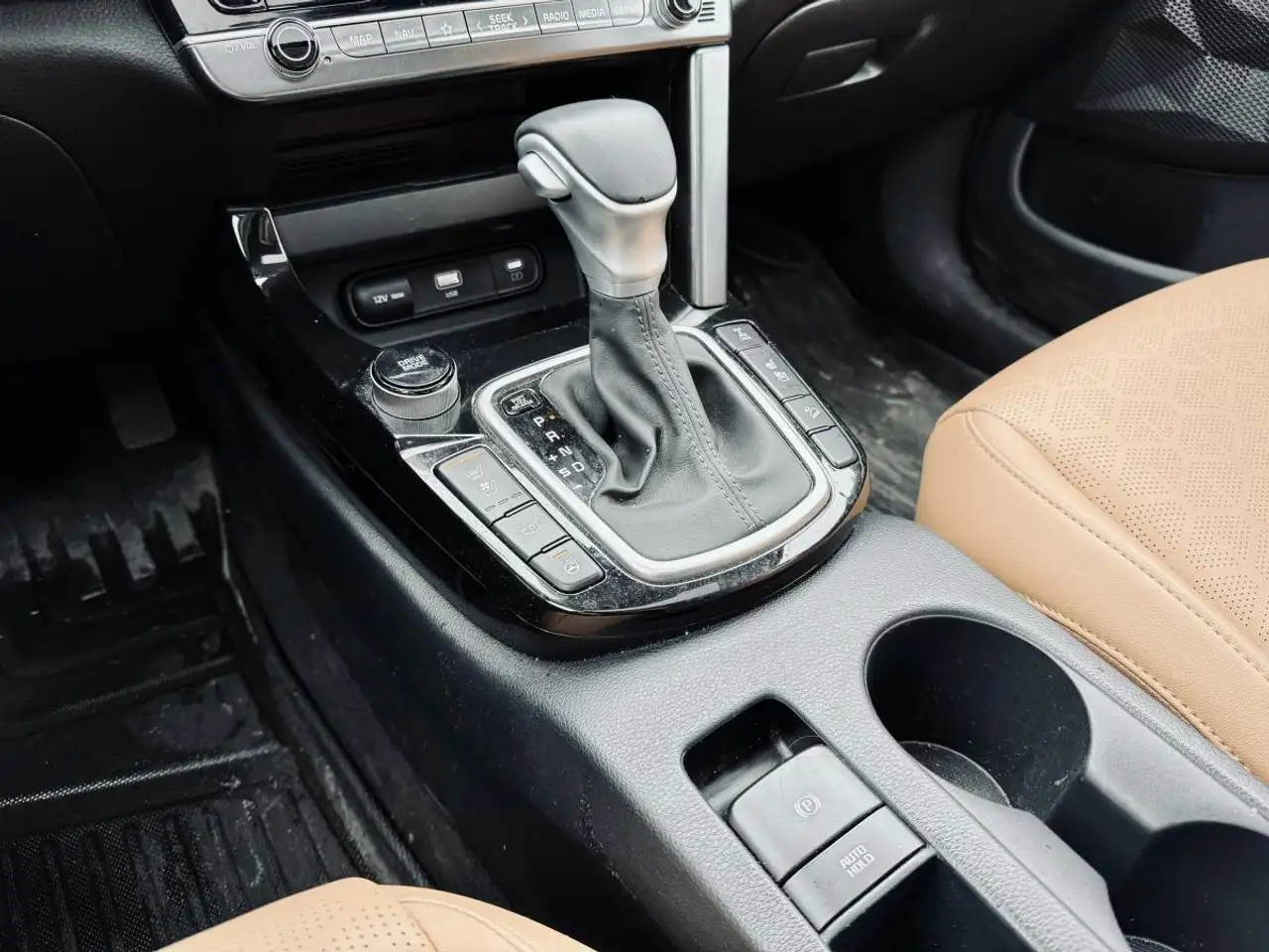 Kia Seltos снимка Kia Seltos