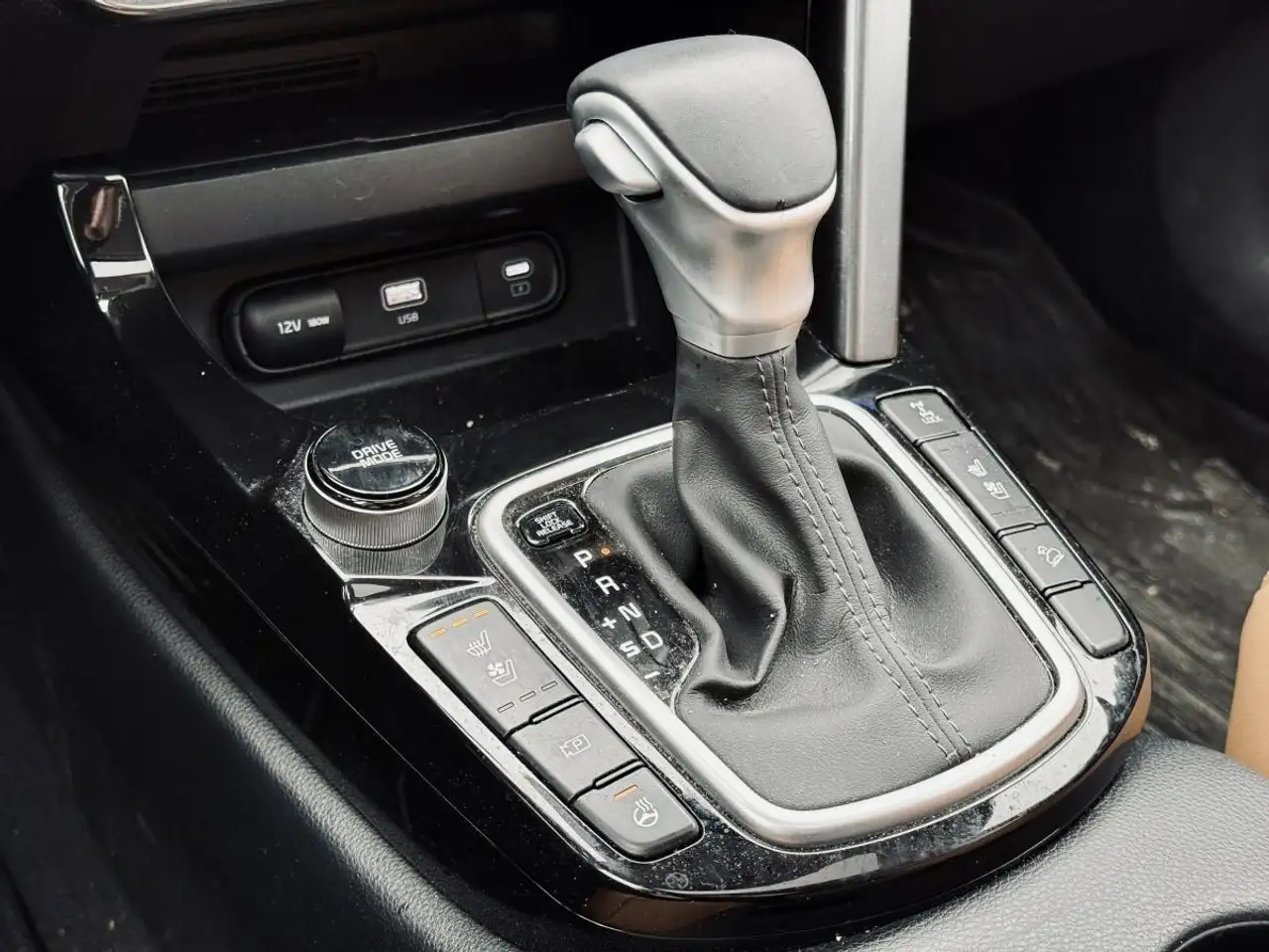 Kia Seltos снимка Kia Seltos