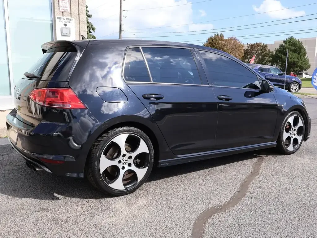 Volkswagen Golf R photo Volkswagen Golf R