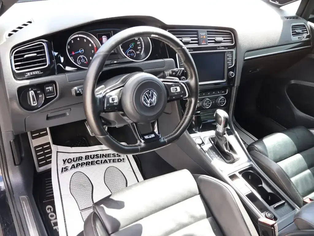 Volkswagen Golf R photo Volkswagen Golf R