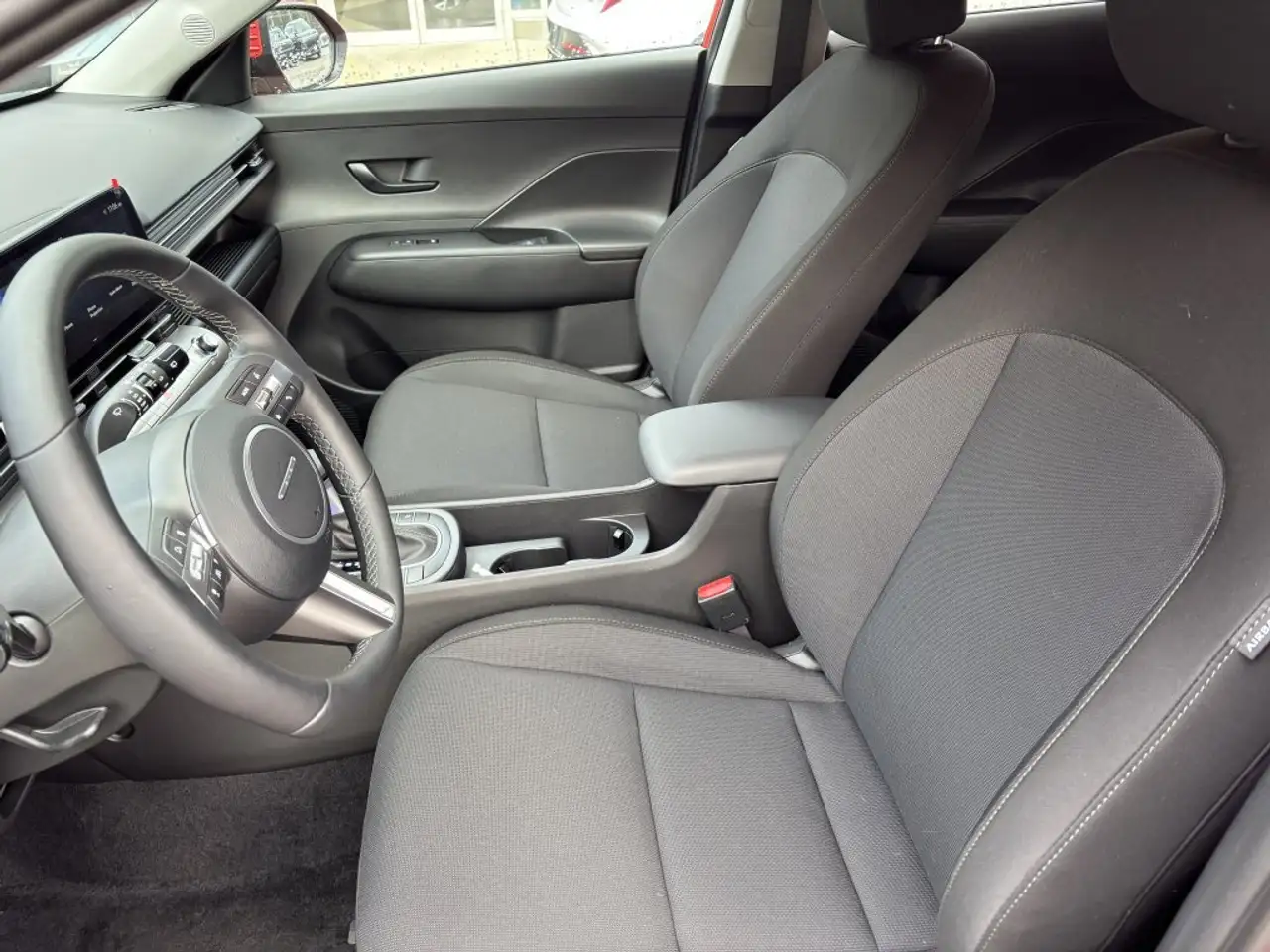 Hyundai KONA снимка Hyundai KONA