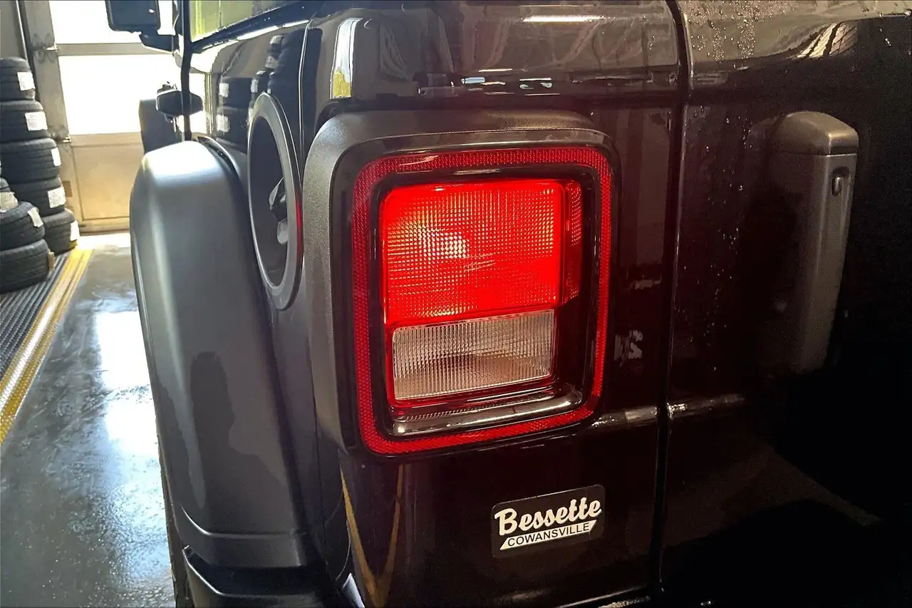 Jeep Wrangler снимка Jeep Wrangler