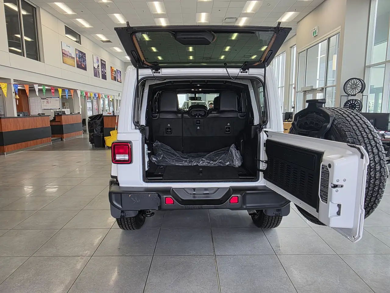 Jeep Wrangler снимка Jeep Wrangler