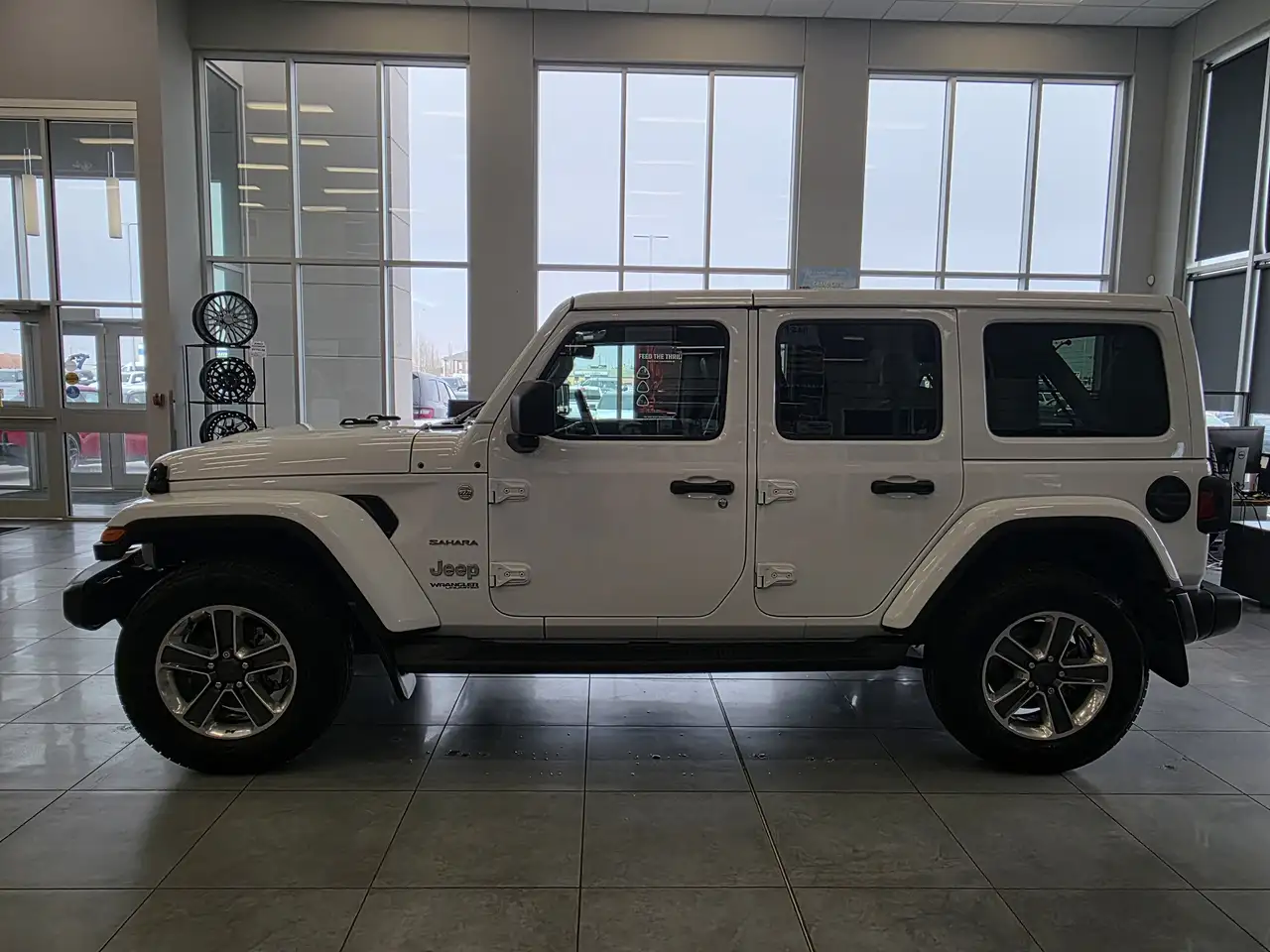 Jeep Wrangler снимка Jeep Wrangler
