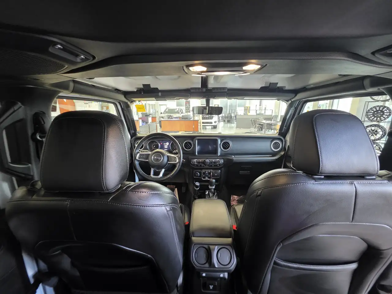 Jeep Wrangler снимка Jeep Wrangler