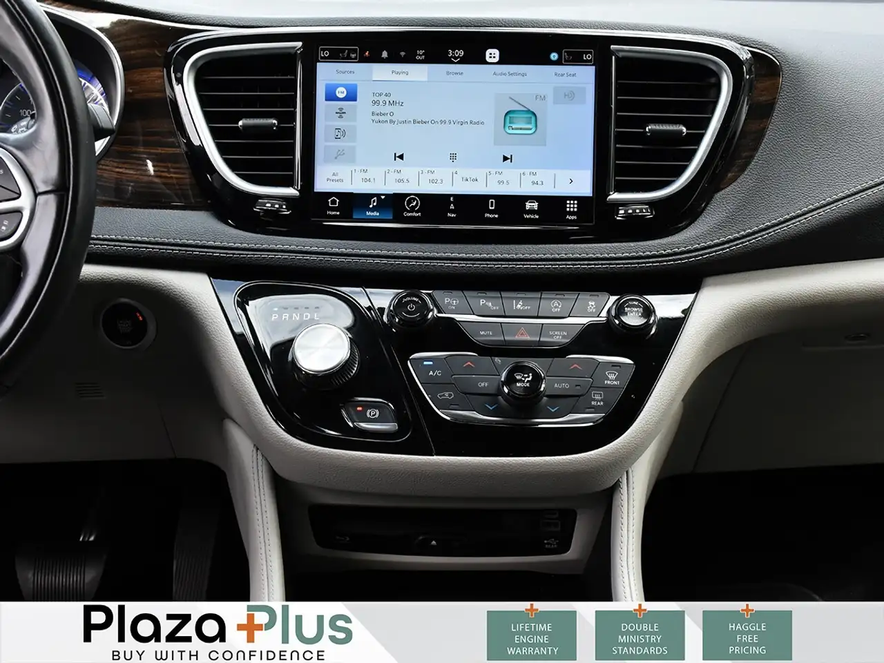 Chrysler Pacifica photo Chrysler Pacifica