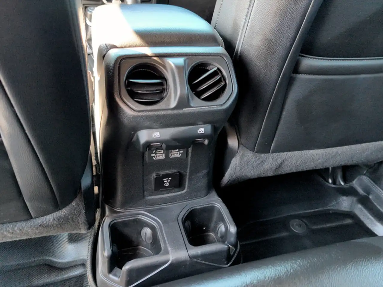 Jeep Wrangler photo Jeep Wrangler