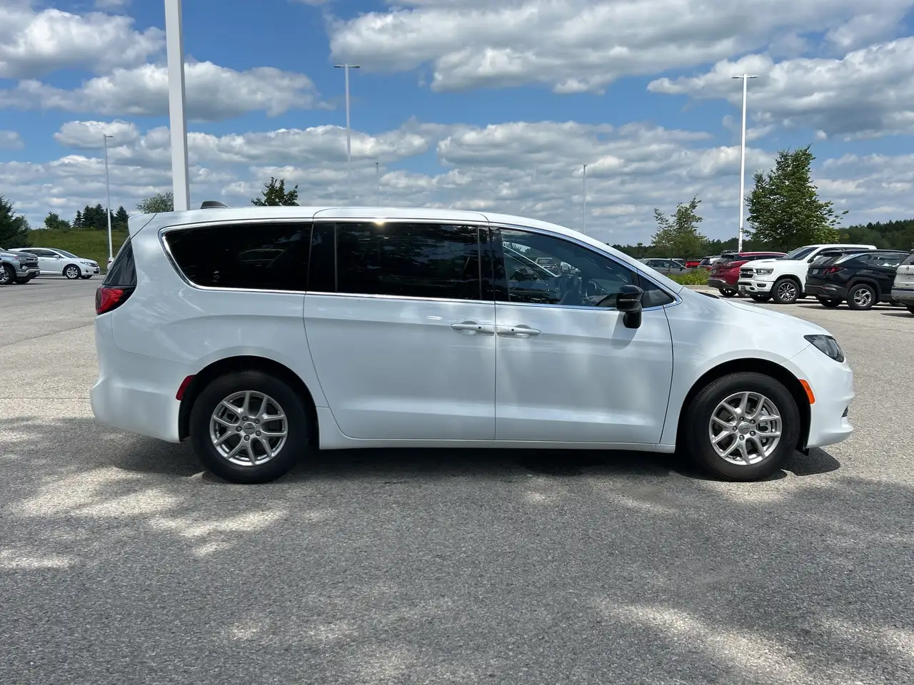Chrysler Grand Caravan снимка Chrysler Grand Caravan