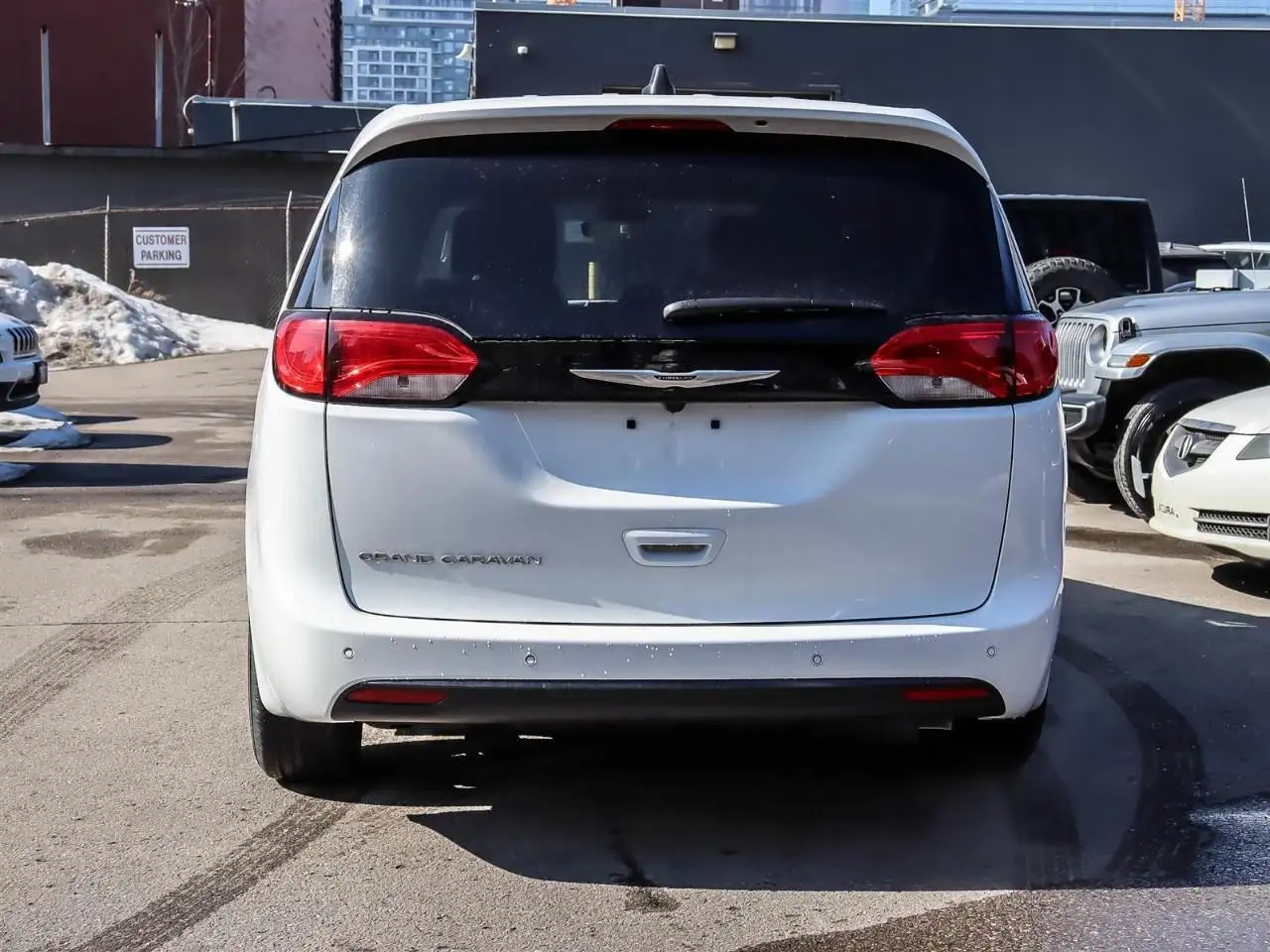 Chrysler Grand Caravan снимка Chrysler Grand Caravan