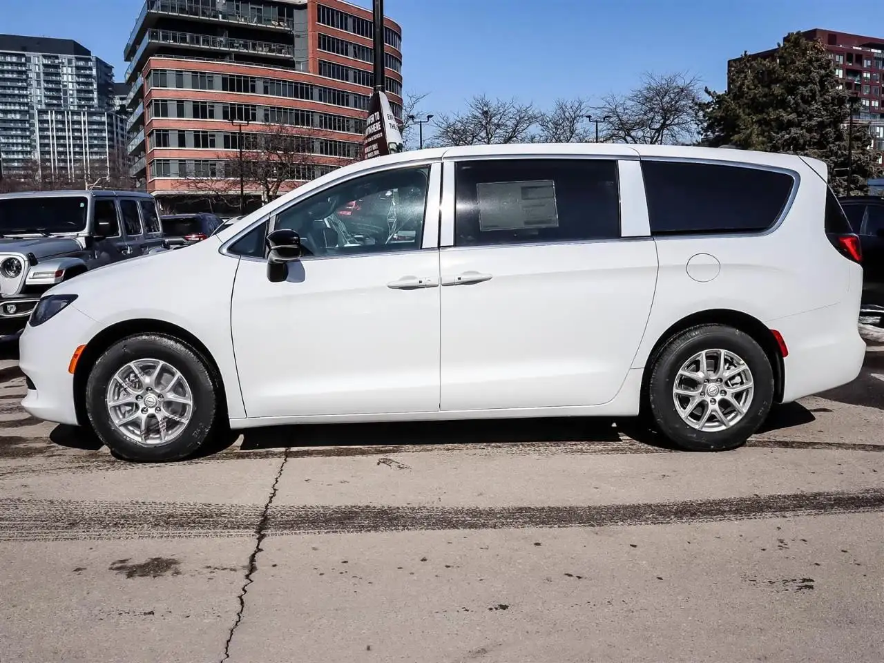Chrysler Grand Caravan снимка Chrysler Grand Caravan