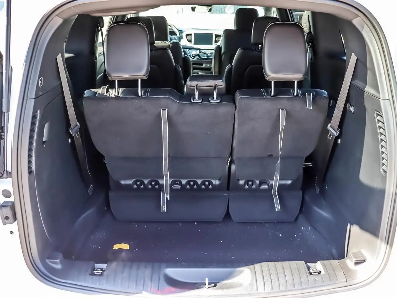 Chrysler Grand Caravan снимка Chrysler Grand Caravan