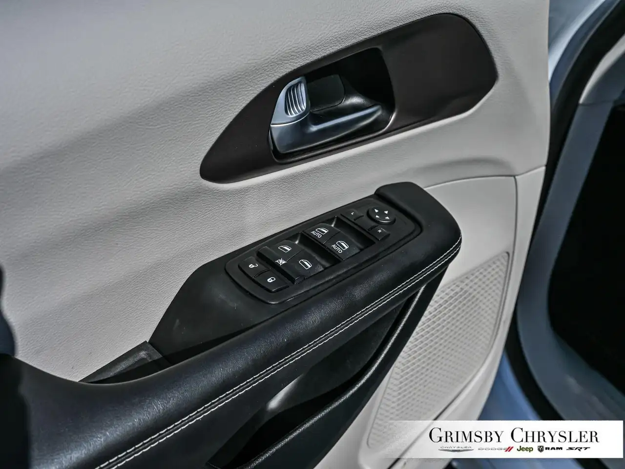 Chrysler Grand Caravan снимка Chrysler Grand Caravan