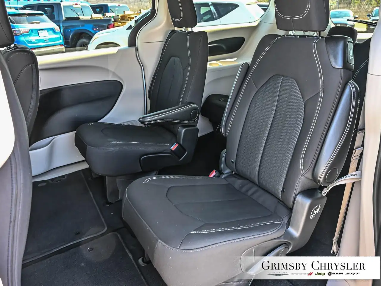 Chrysler Grand Caravan снимка Chrysler Grand Caravan