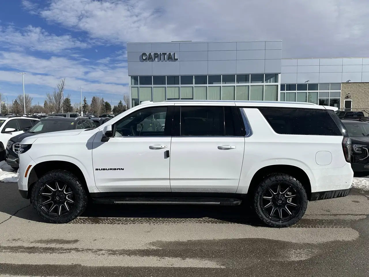 Chevrolet Suburban снимка Chevrolet Suburban