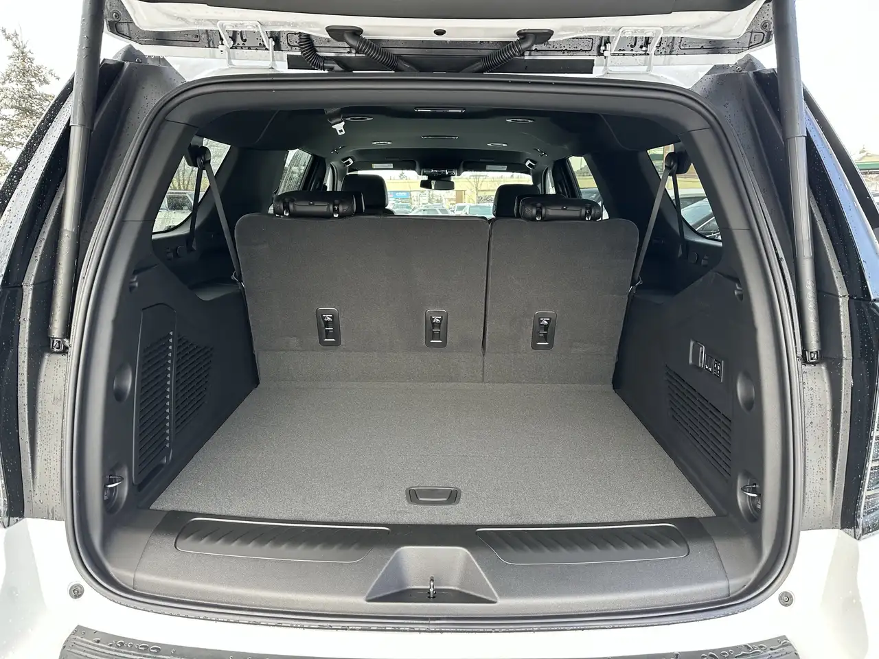 Chevrolet Suburban снимка Chevrolet Suburban