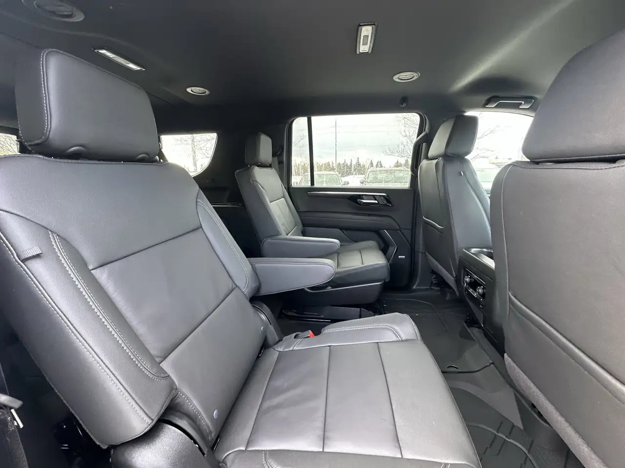 Chevrolet Suburban снимка Chevrolet Suburban