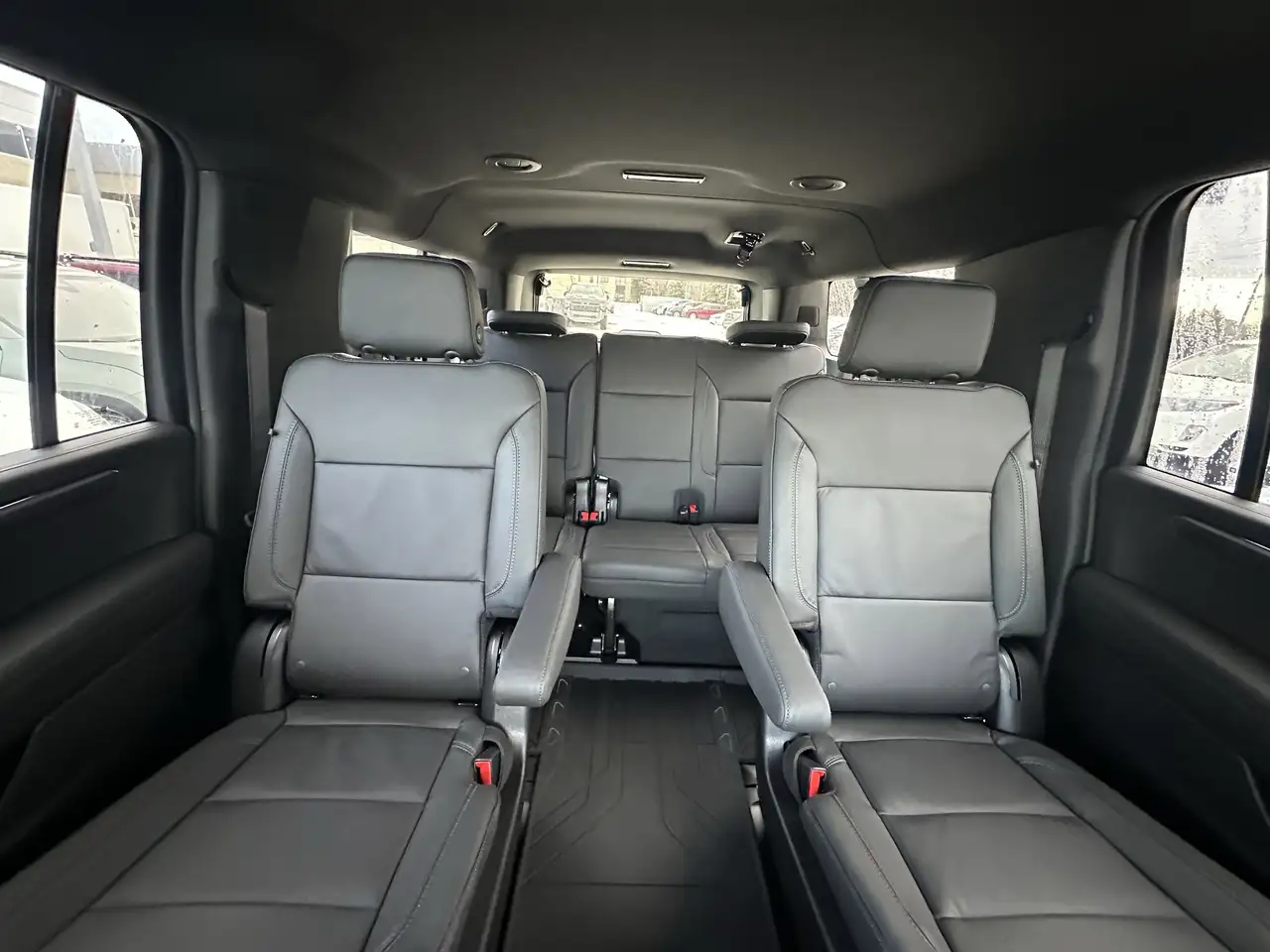 Chevrolet Suburban снимка Chevrolet Suburban