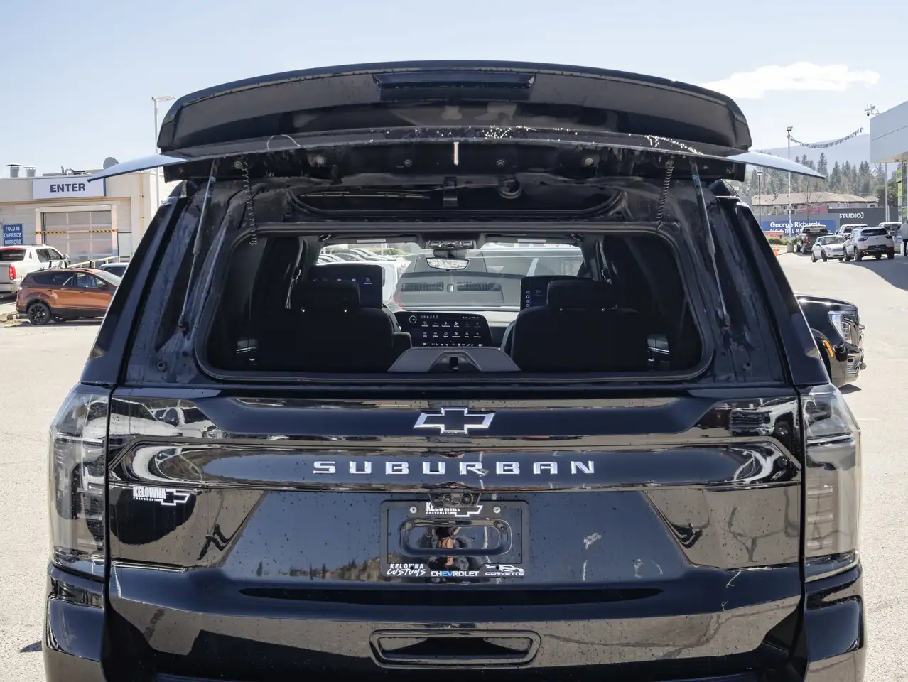 Chevrolet Suburban снимка Chevrolet Suburban