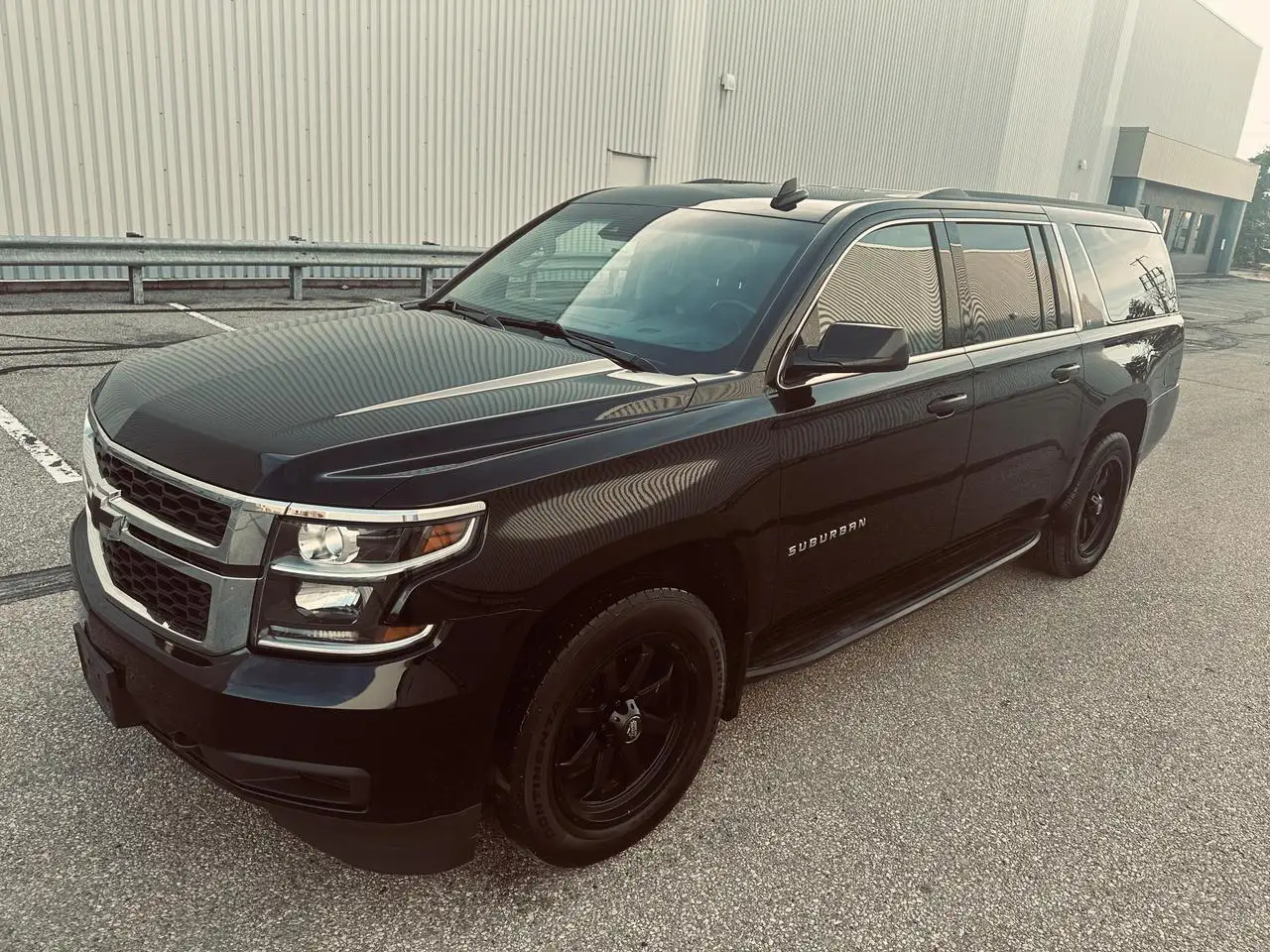Chevrolet Suburban снимка Chevrolet Suburban