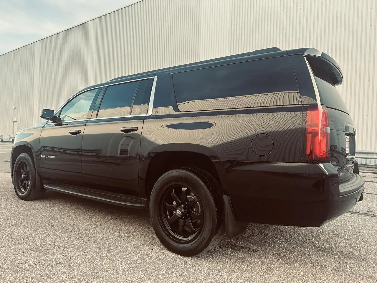 Chevrolet Suburban снимка Chevrolet Suburban