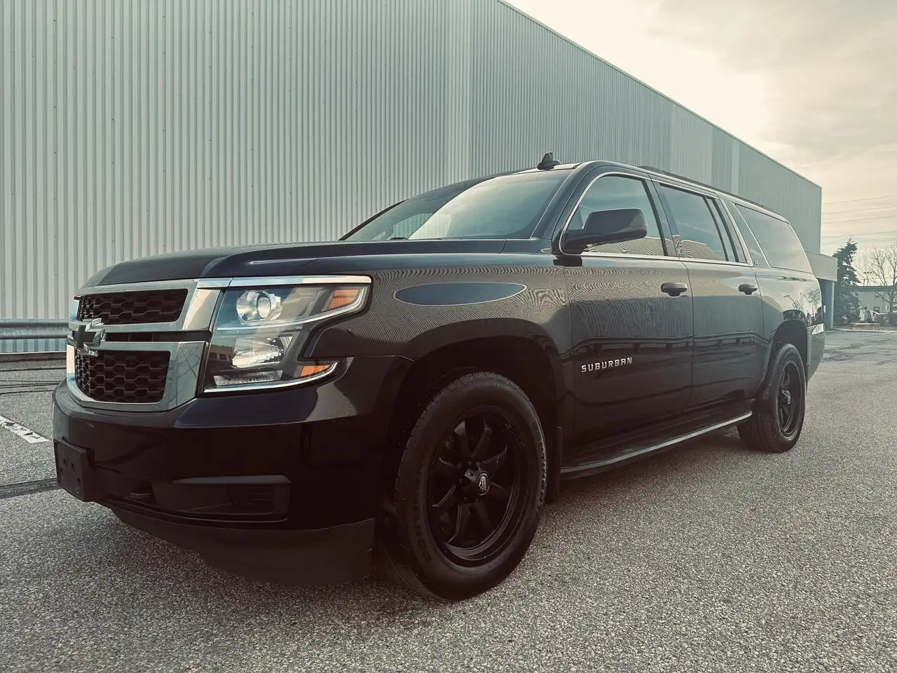 Chevrolet Suburban снимка Chevrolet Suburban