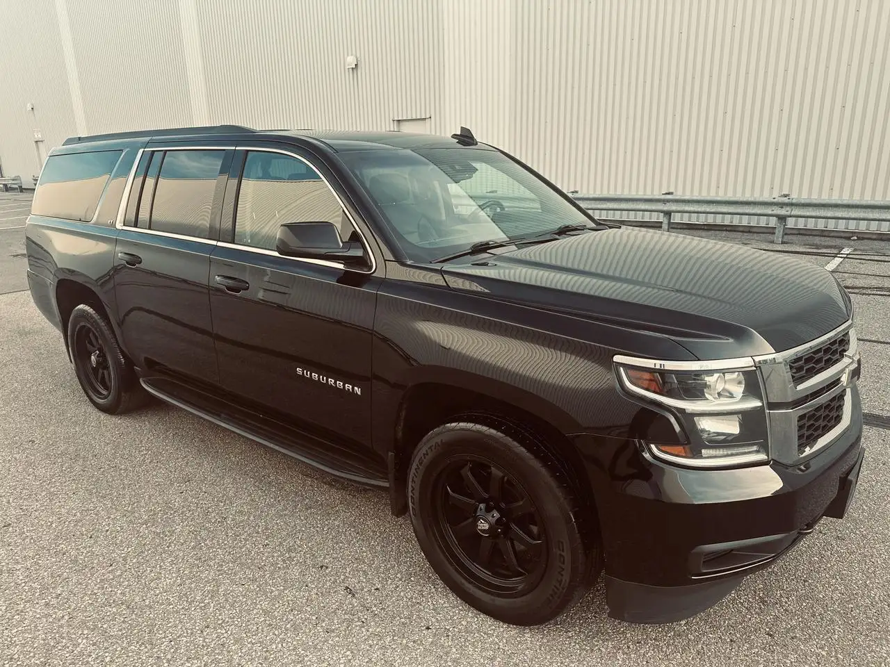 Chevrolet Suburban снимка Chevrolet Suburban