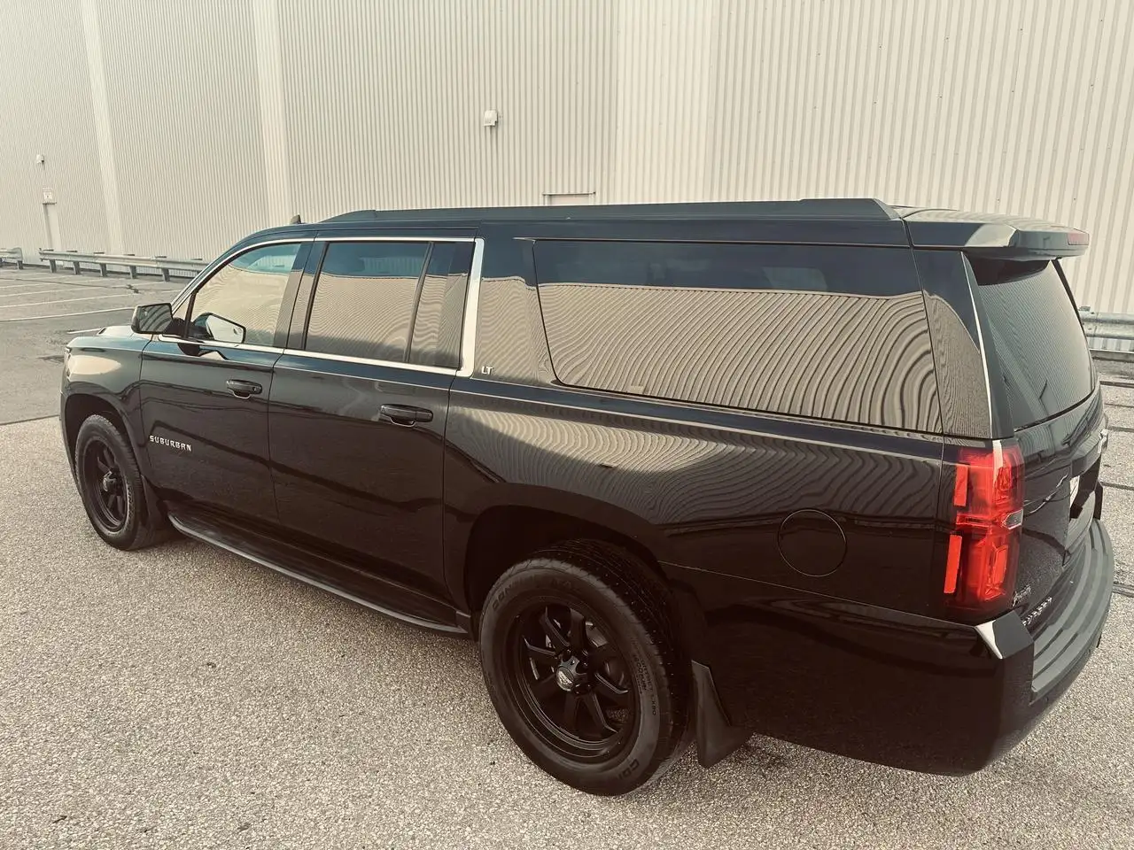 Chevrolet Suburban снимка Chevrolet Suburban