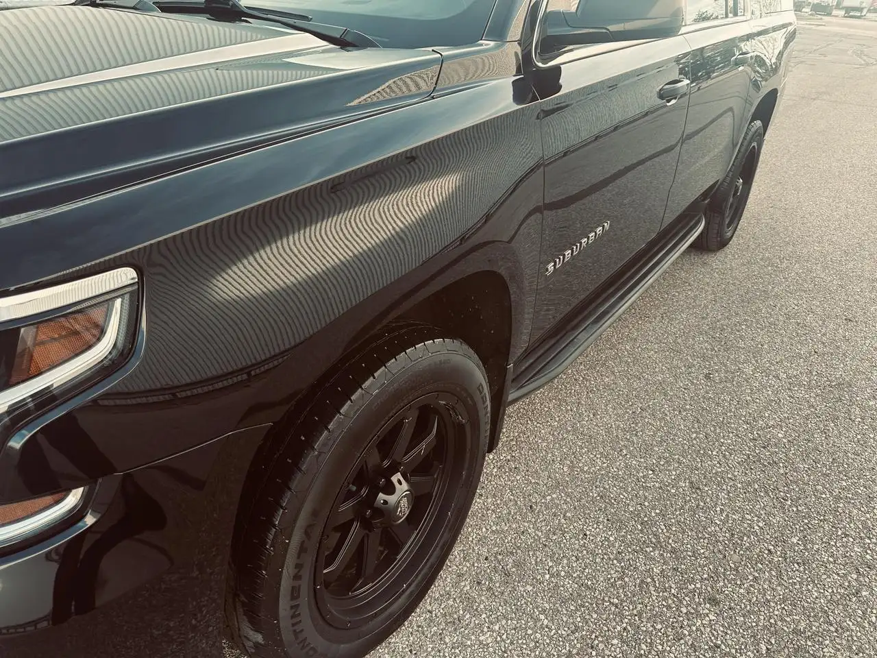 Chevrolet Suburban снимка Chevrolet Suburban