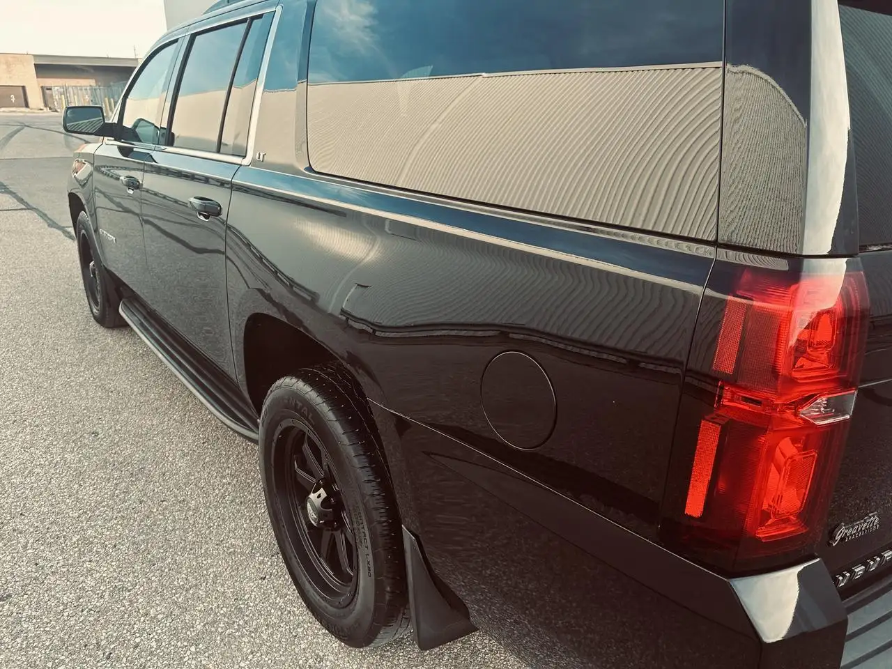 Chevrolet Suburban снимка Chevrolet Suburban