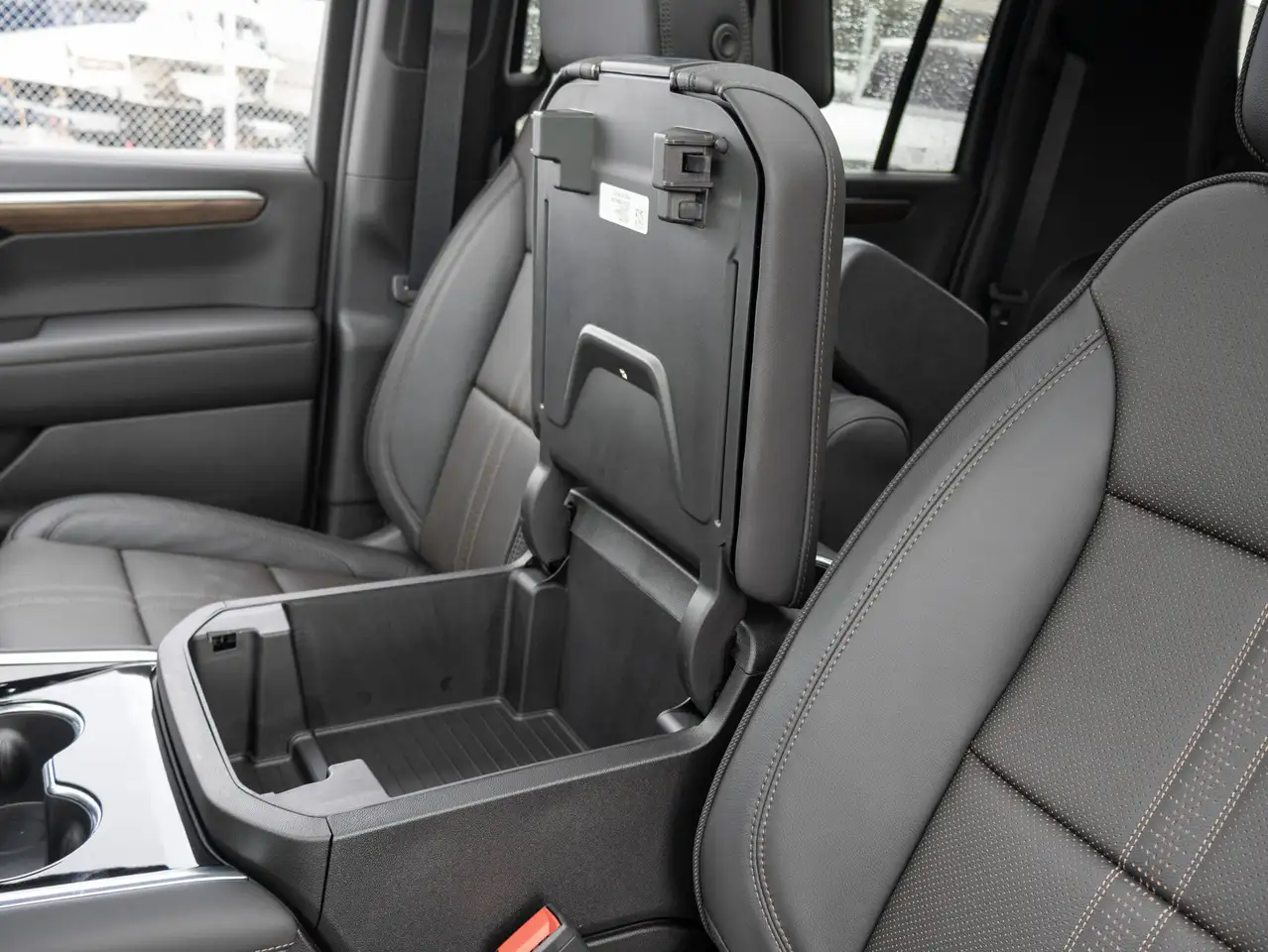 Chevrolet Suburban снимка Chevrolet Suburban