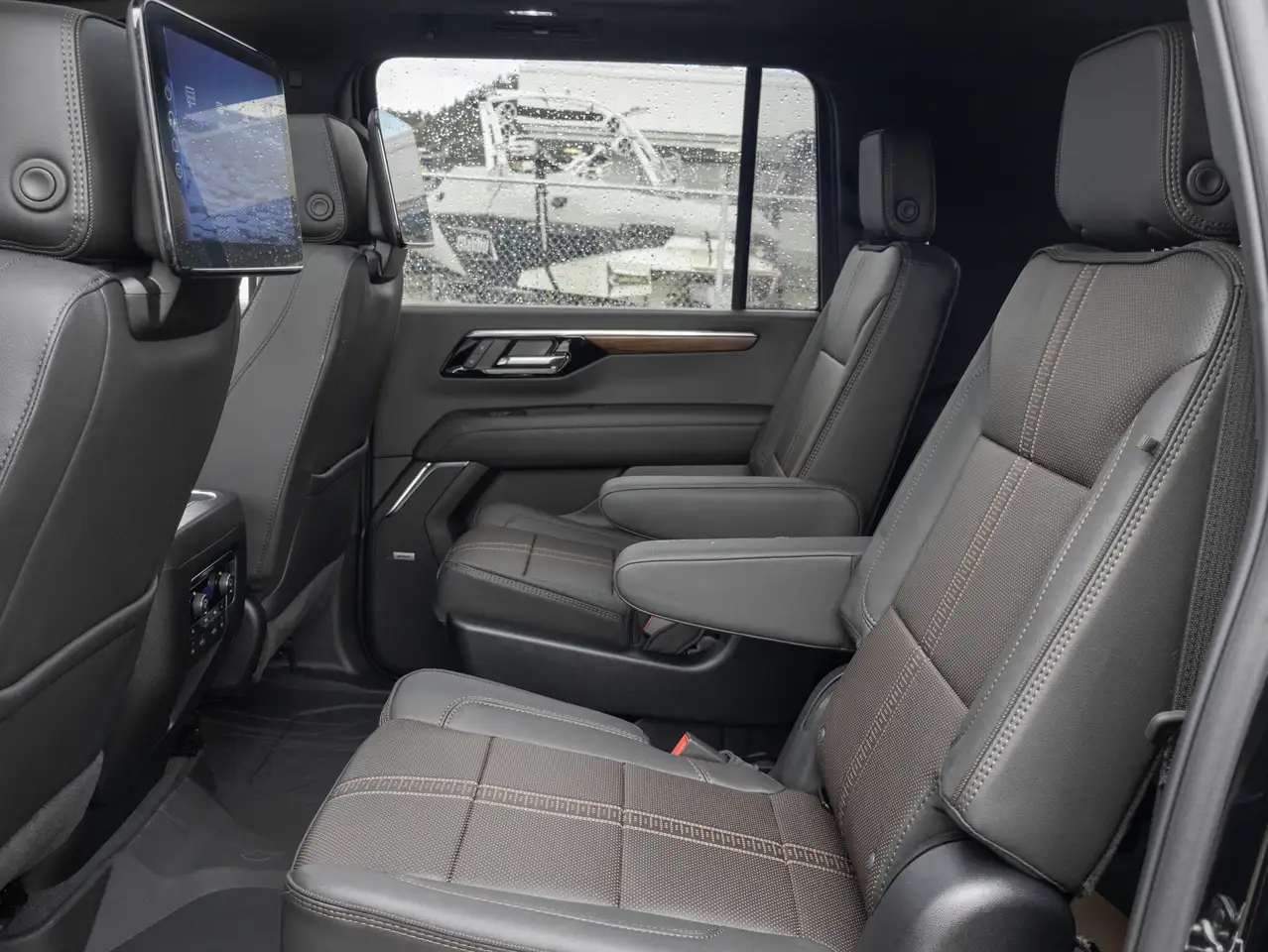 Chevrolet Suburban снимка Chevrolet Suburban
