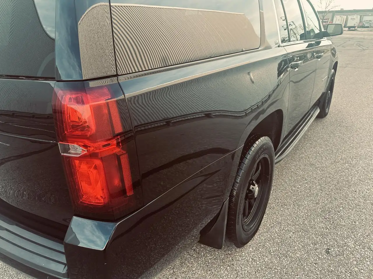 Chevrolet Suburban снимка Chevrolet Suburban
