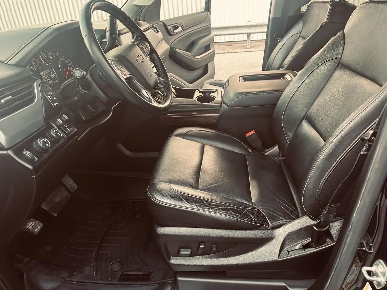 Chevrolet Suburban снимка Chevrolet Suburban