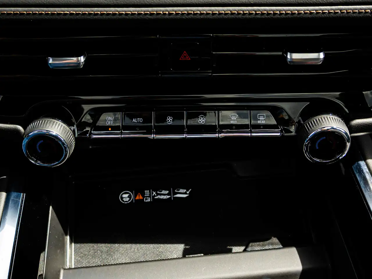 Chevrolet Suburban снимка Chevrolet Suburban