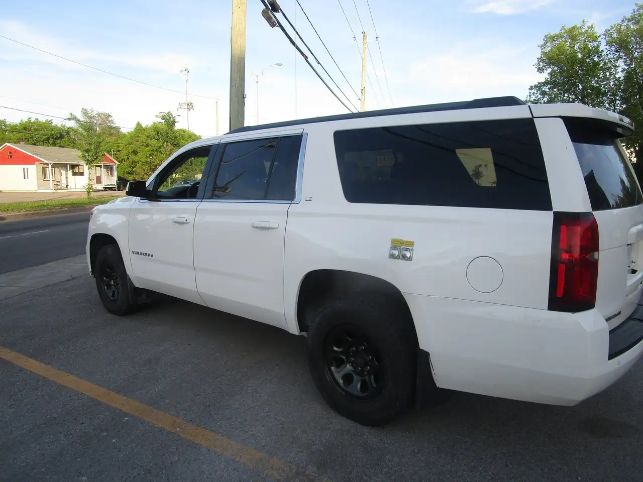 Chevrolet Suburban снимка Chevrolet Suburban