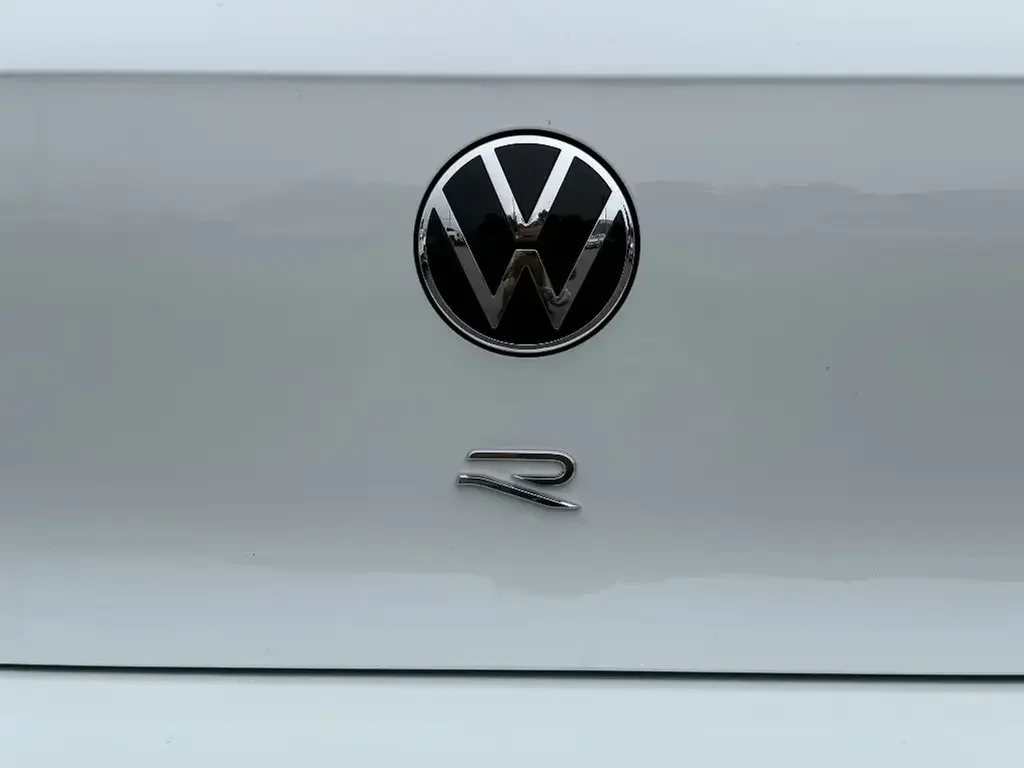 Volkswagen Golf R снимка Volkswagen Golf R
