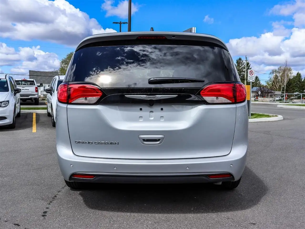 Chrysler Grand Caravan снимка Chrysler Grand Caravan