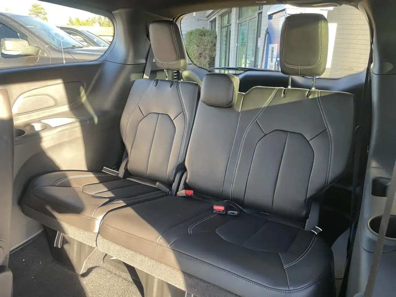 Chrysler Grand Caravan снимка Chrysler Grand Caravan